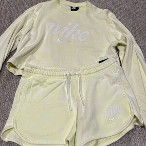 Nike workout/lounge set, size Small, never worn